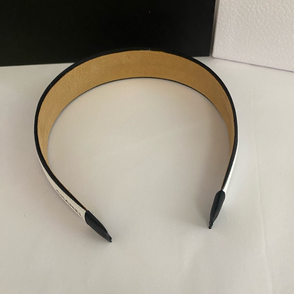 CHANEL Black and White Logo Ribbon Headband with Contrast Trim - Picture 3 of 6